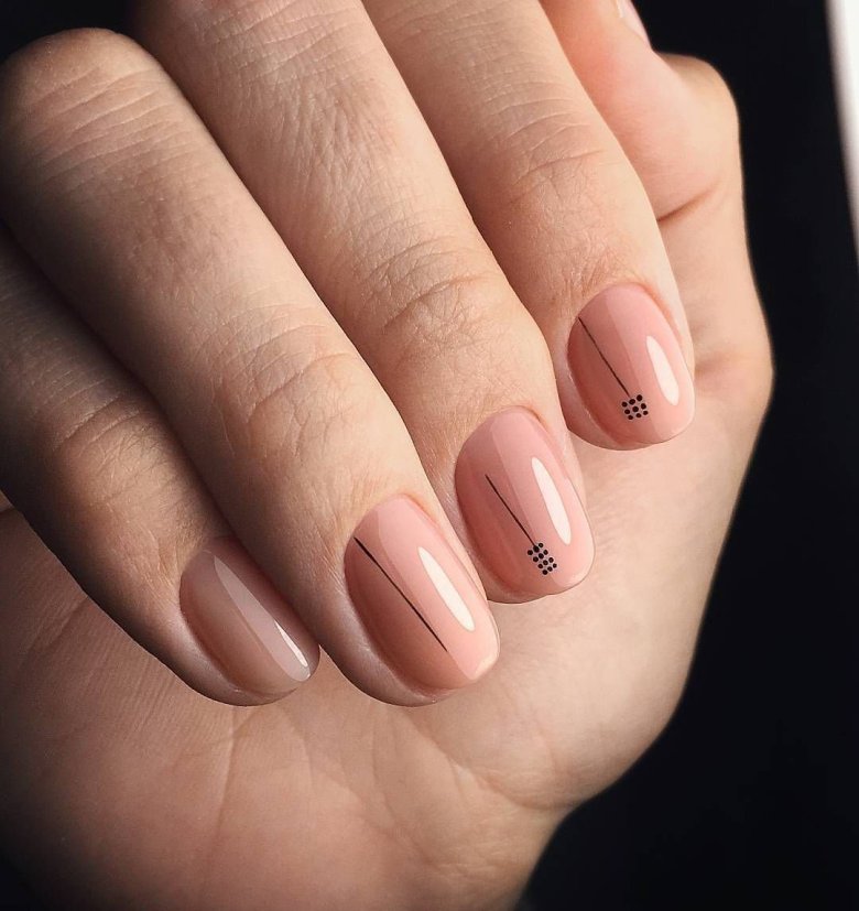 Нюдовий манікюр на короткі нігті