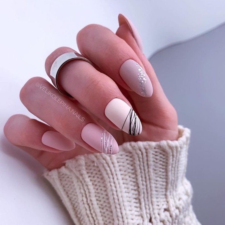 Нюдовий манікюр 2022 мигдаль літо