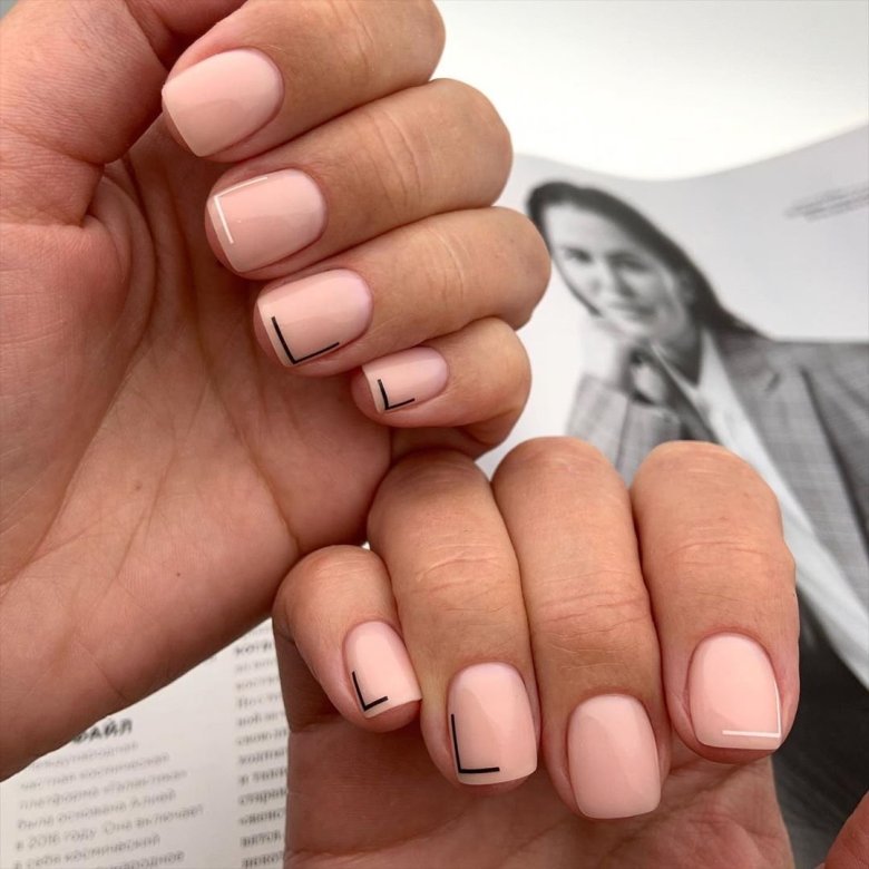 Нюдовий манікюр 2022 квадрат