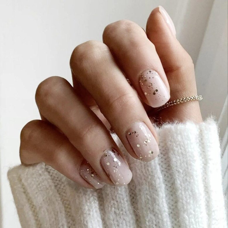 Нігті на випускний