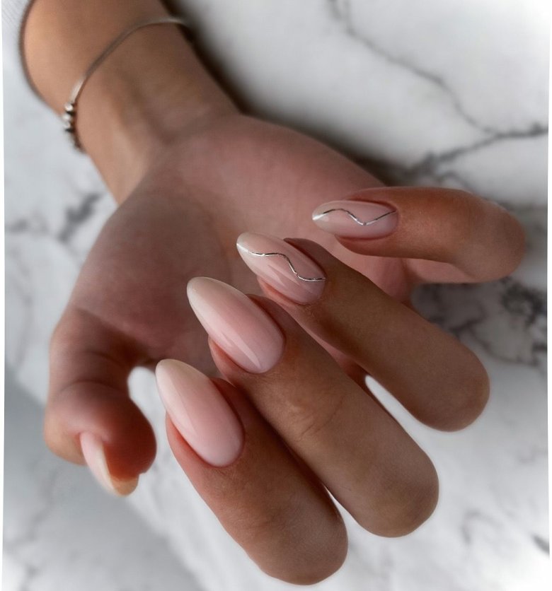 Камуфляжний манікюр нюд