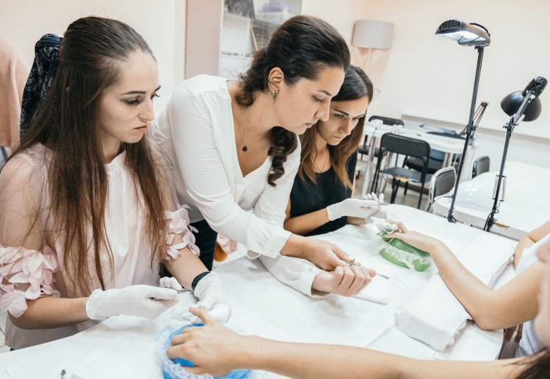 Мастер маникюра