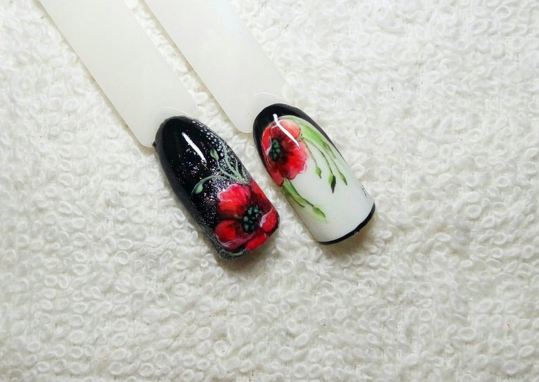 Мак на ногтях