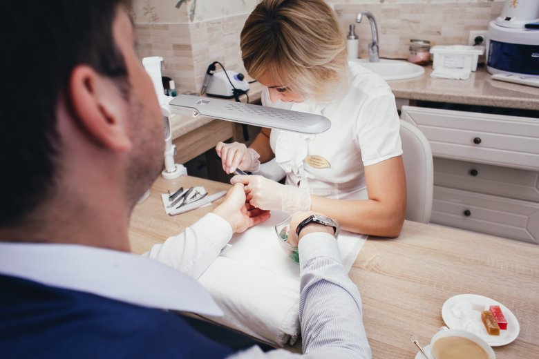 Мужской педикюр