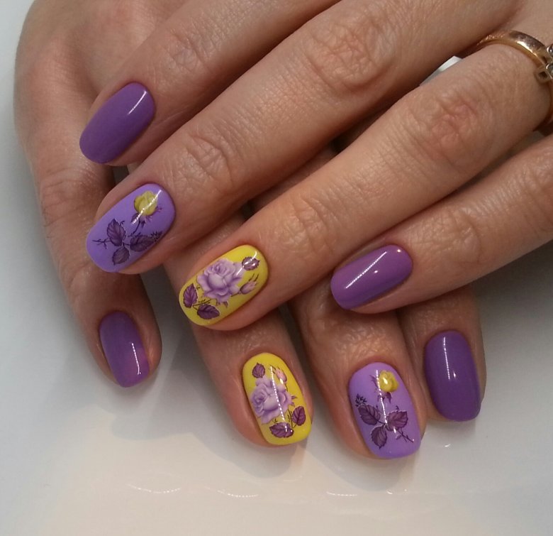 Маникюр жёлтый с фиолетовым