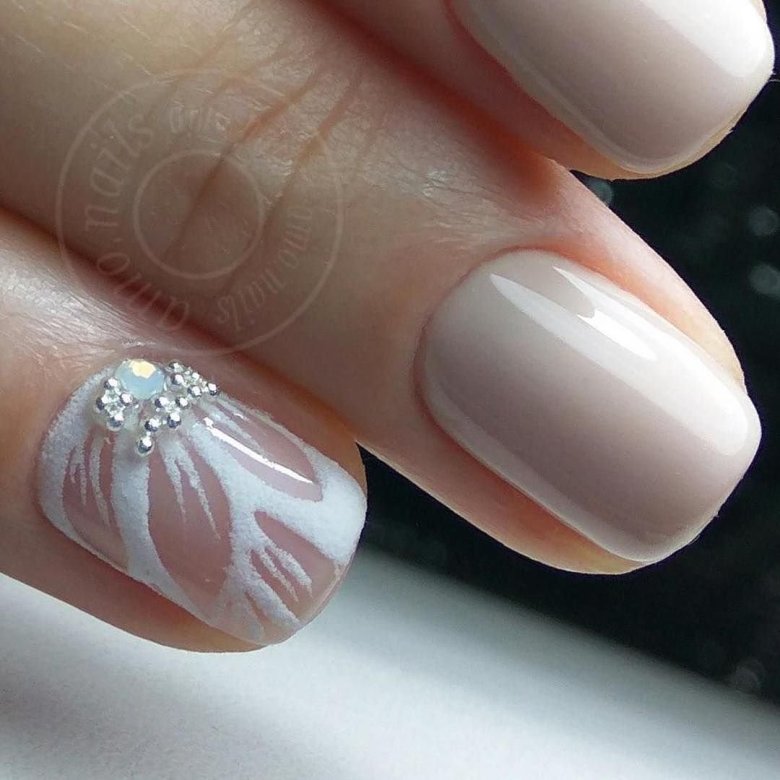 Красный маникюр невесты