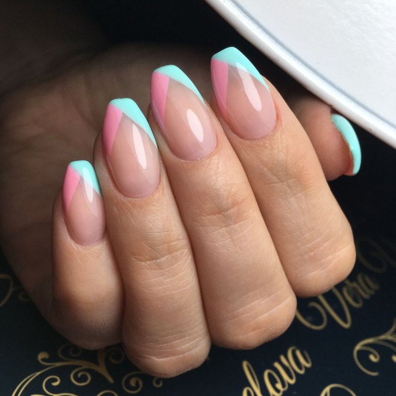 Цветной френч на миндалевидных ногтях