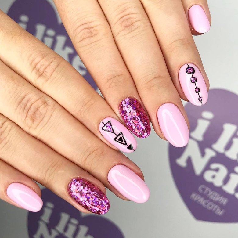Розовый маникюр с наклейками