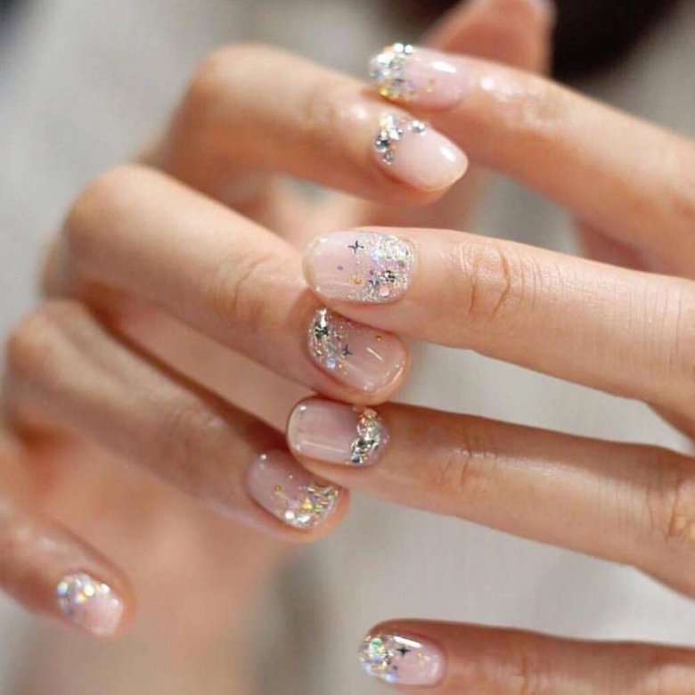 Свадебный маникюр с голубым цветом