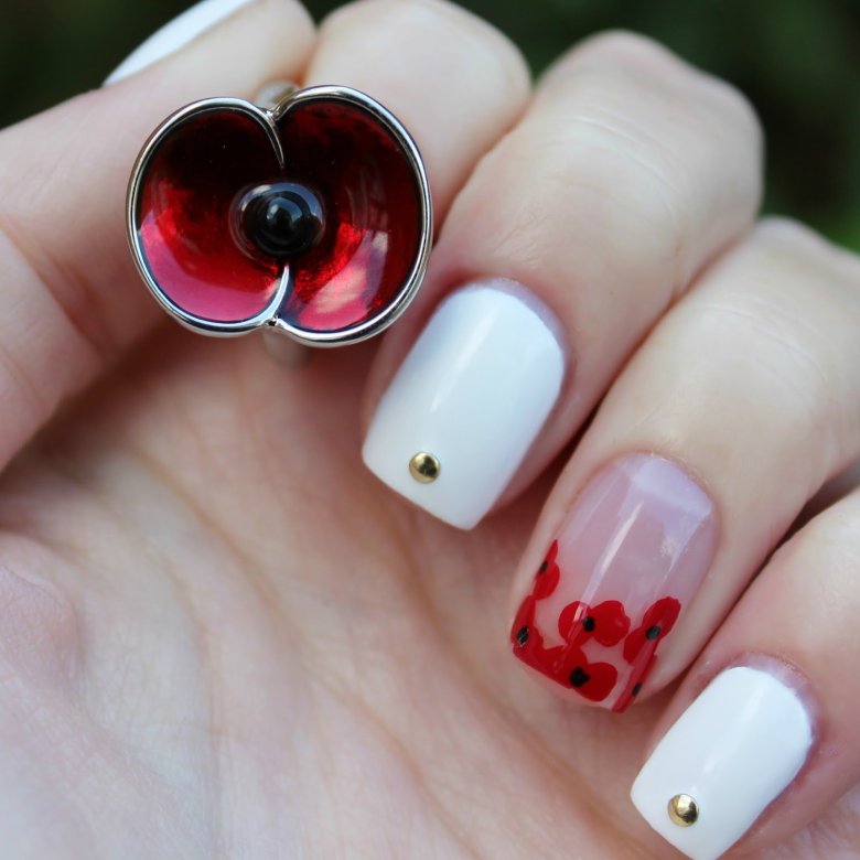 Маникюр с маками на короткие ногти