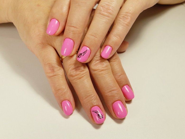 Нежно голубой маникюр