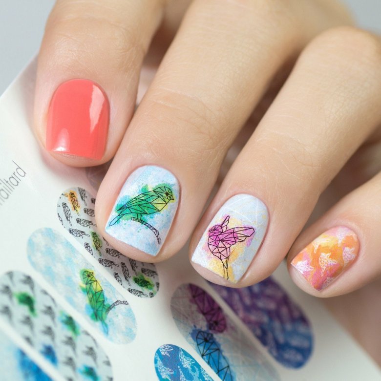 Летний маникюр с наклейками