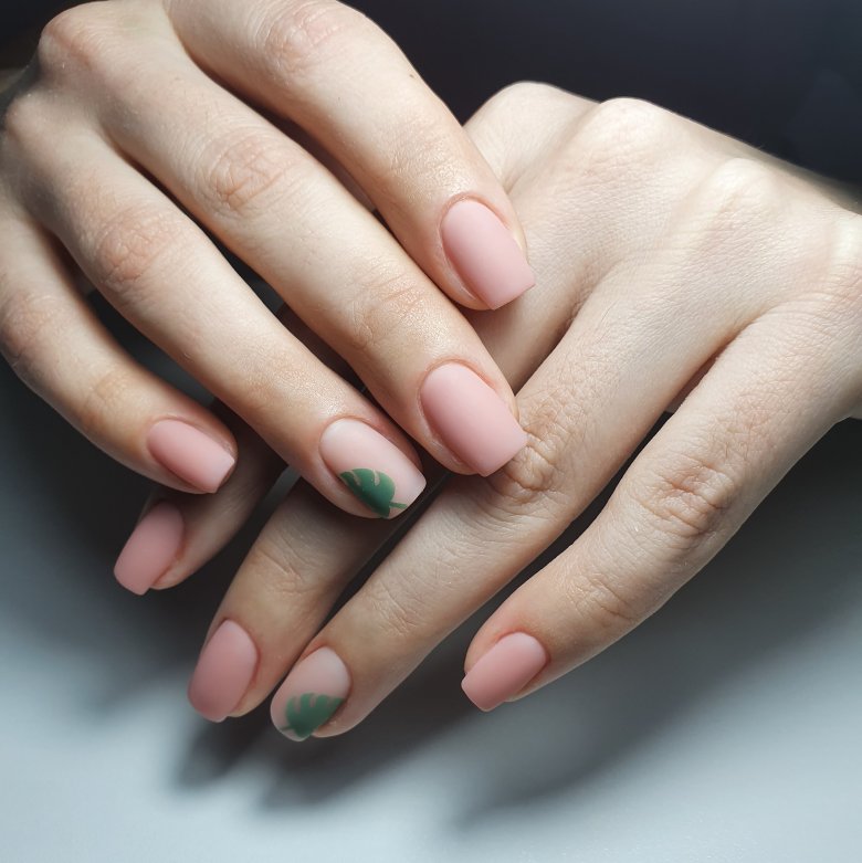 Маникюр в сиреневых тонах