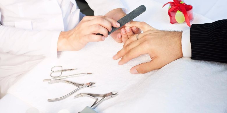 Мужской маникюр и педикюр