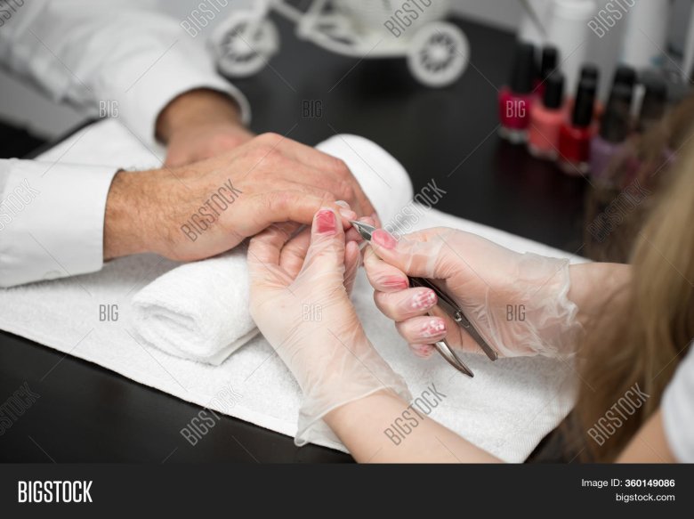 Маникюр во время войны