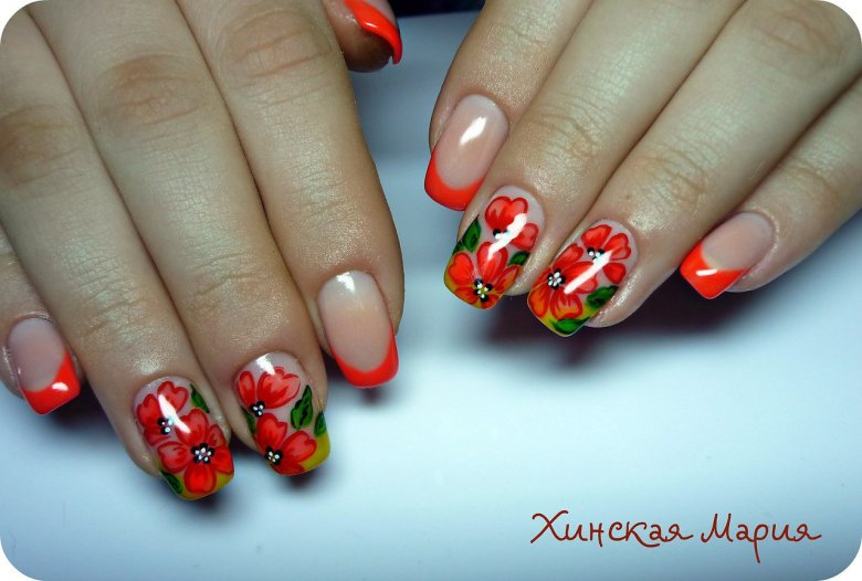 Маникюр красного цвета с маками