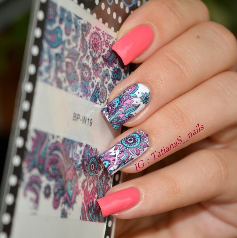 Красивый маникюр с наклейками