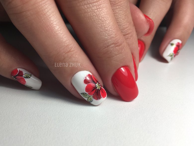 Весенний маникюр с маками