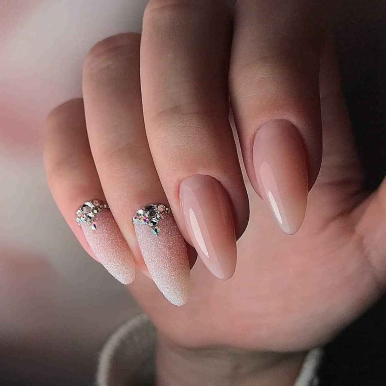 Маникюр на свадьбу гостье