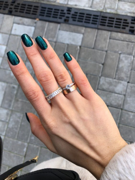 Стильний дизайн манікюру на квадратну форму нігтів.