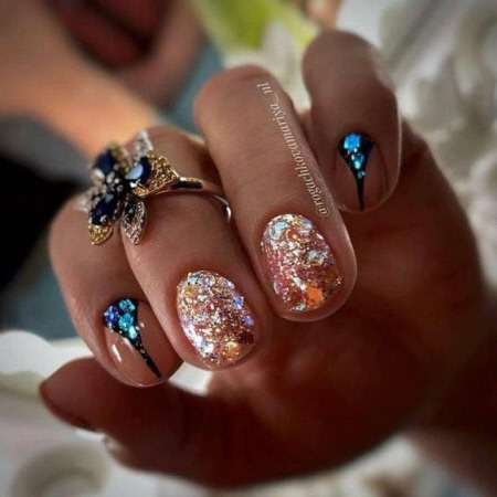 Фото манікюру з блискітками