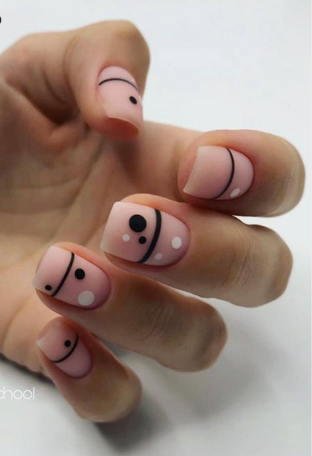 Стильний дизайн манікюру на квадратну форму нігтів.