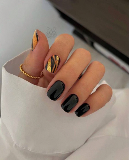 Трендовий манікюр із дизайном