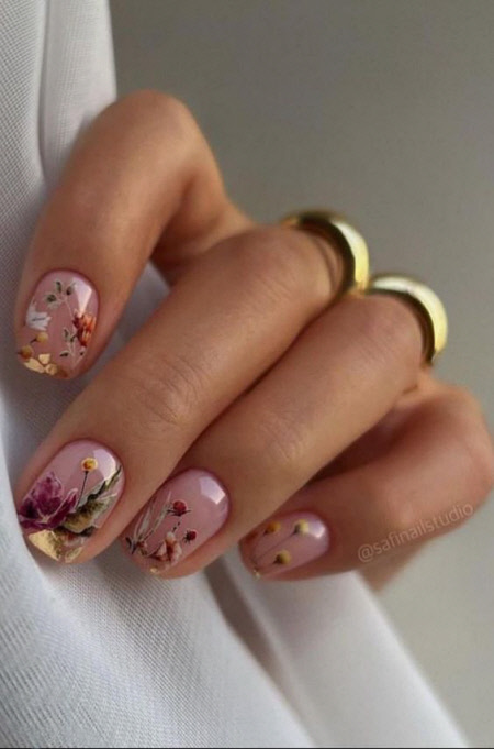 Манікюр з квітами: весняні ідеї