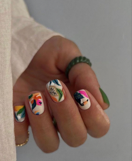 Зелений дизайн нігтів