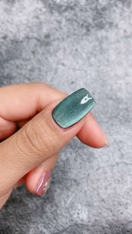 Оксамитові нігті або котяче око