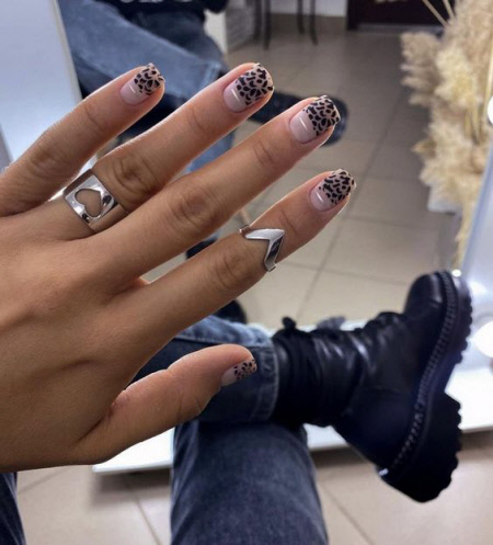 Трендовий манікюр із дизайном