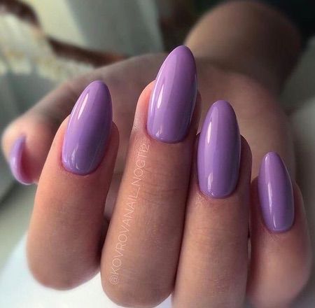 Бузковий манікюр