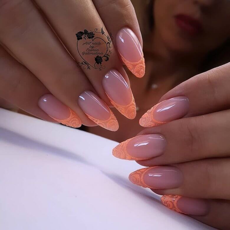 Цветной френч на овальных ногтях