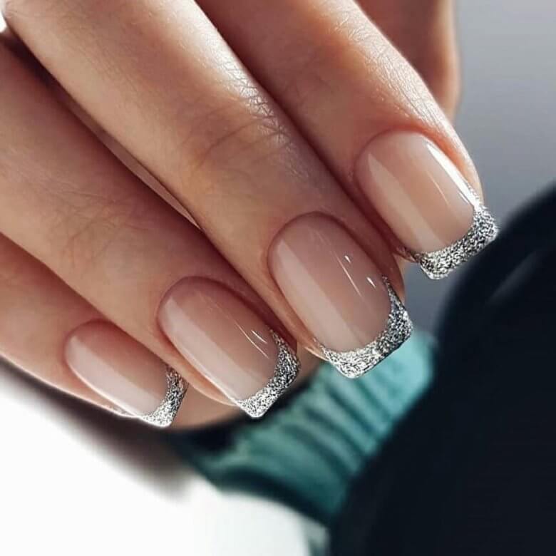 Необычный френч на короткие ногти