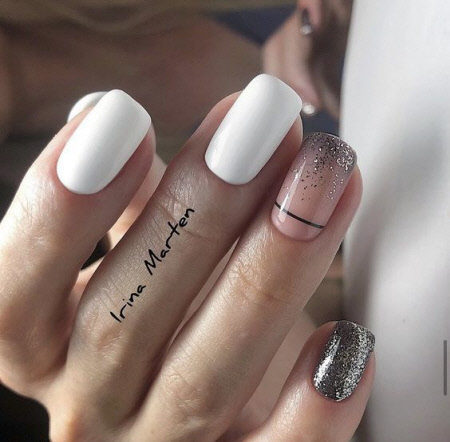 Білий манікюр з блискітками