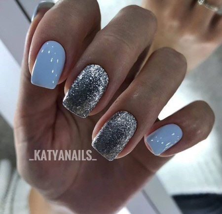 Фото блакитного манікюру