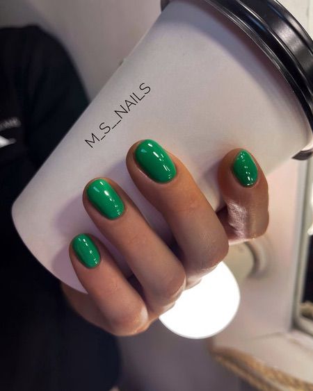 Актуальний колір лаку