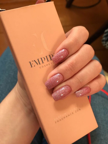 Фото новинки манікюру на квадратні нігті.