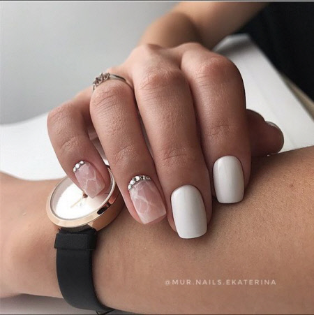 Білий манікюр із дизайном: модні тренди