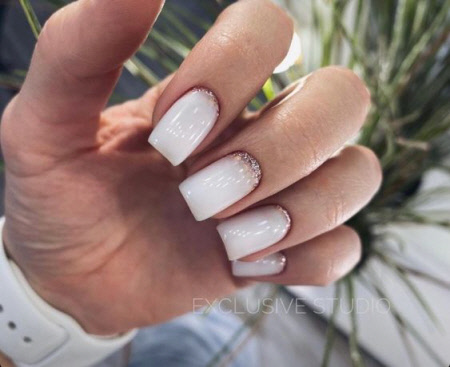 Фото новинки молочного манікюру