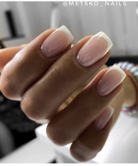 Білий французький манікюр