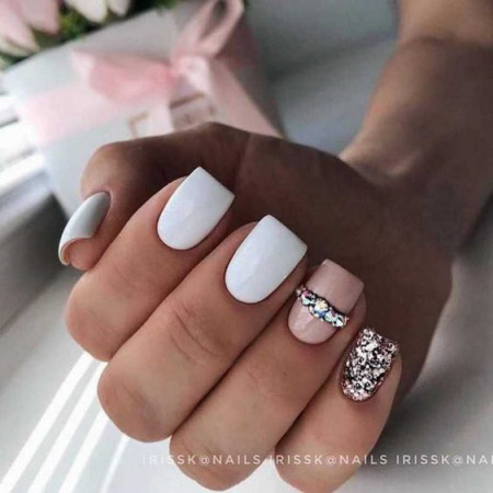Білий манікюр із дизайном: модні тренди