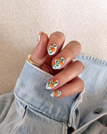 Білий манікюр із дизайном: модні тренди