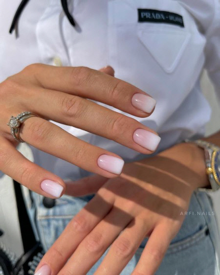 Білий манікюр із дизайном: модні тренди