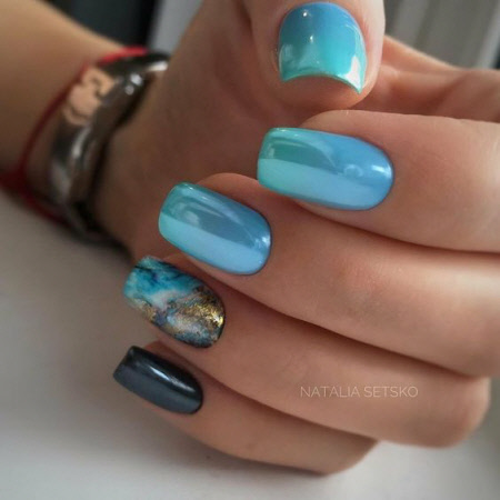 Фото блакитного манікюру