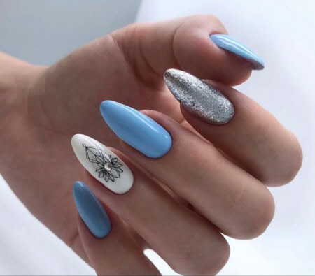 Блакитний манікюр із малюнком
