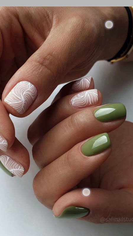 Білий манікюр із дизайном: модні тренди