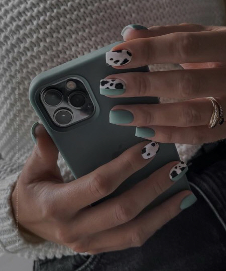 Білий манікюр із дизайном: модні тренди