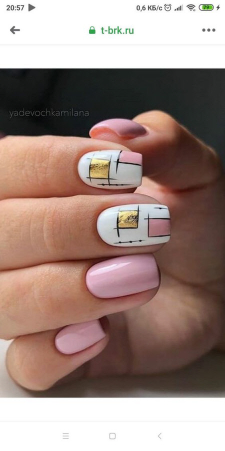 Білий манікюр у стилі геометрії