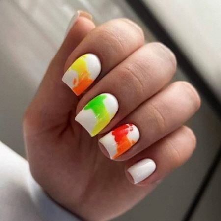 Фото новинки жовтого манікюру